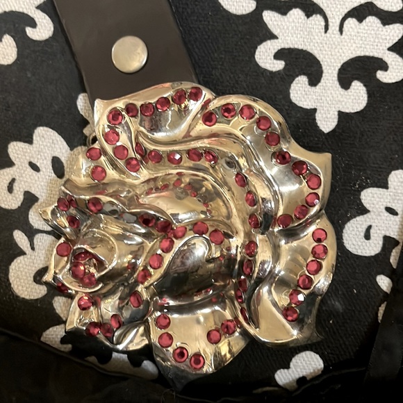 black leather belt with silver rose buckle covered in red crystals - Picture 3 of 4